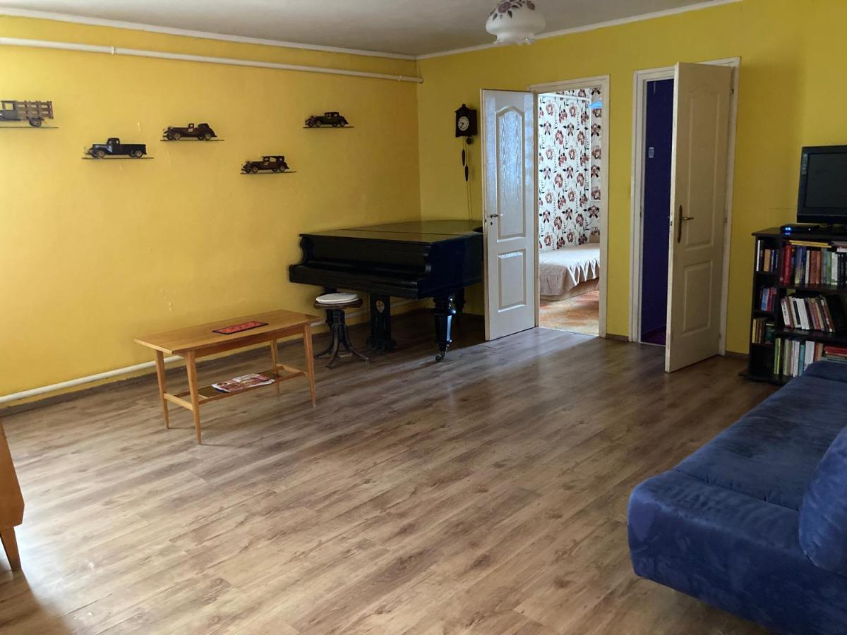 Leander Vendeghaz Appartement Gyöngyös Buitenkant foto